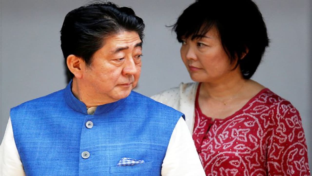 Shinzo Abe Family: इस वजह से कभी पिता नहीं बन पाए शिंजो आबे, 35 साल पहले RJ से की थी शादी 