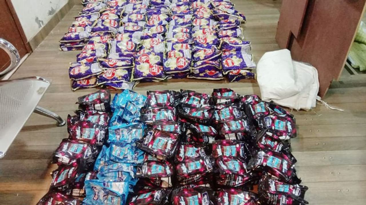 നഗരസഭാ കൗണ്സിലറുടെ കടയില് നിരോധിത പുകയില ഉത്പന്നങ്ങള്; കണ്ടെത്തിയത് 3,600 പായ്ക്കറ്റ് നഗരസഭാ കൗണ്സിലറുടെ കടയില് നിരോധിത പുകയില ഉത്പന്നങ്ങള്; കണ്ടെത്തിയത് 3,600 പായ്ക്കറ്റ്