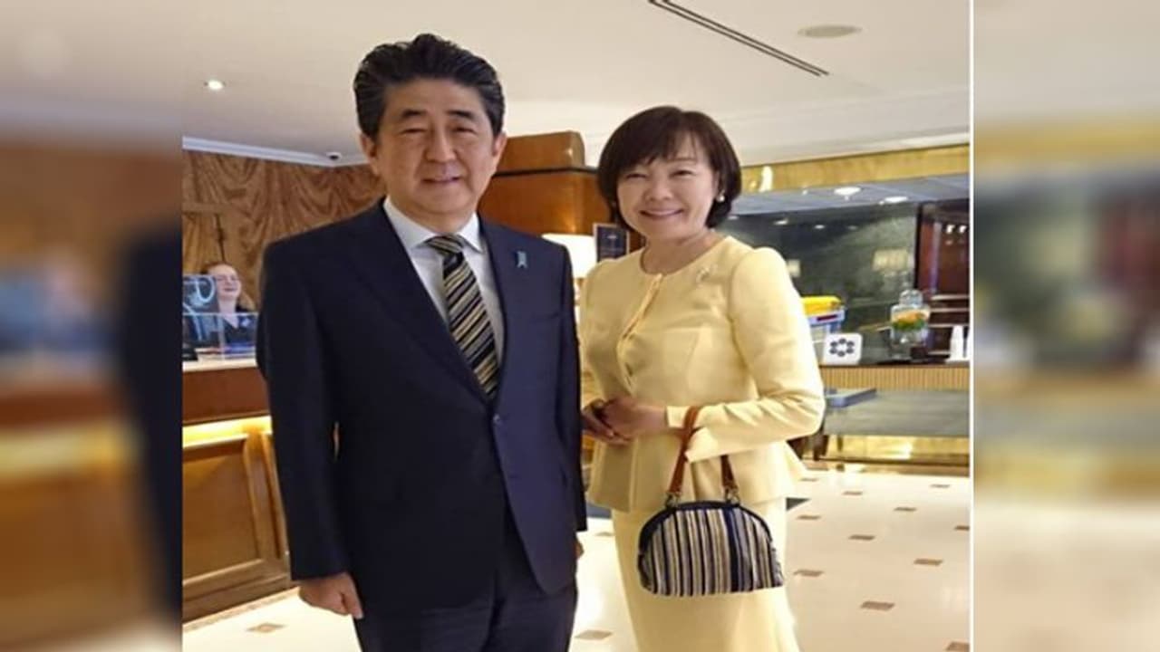 पति से प्यार भी और आलोचना भी, जानिए कौन हैं शिंजो आबे की पत्नी ?