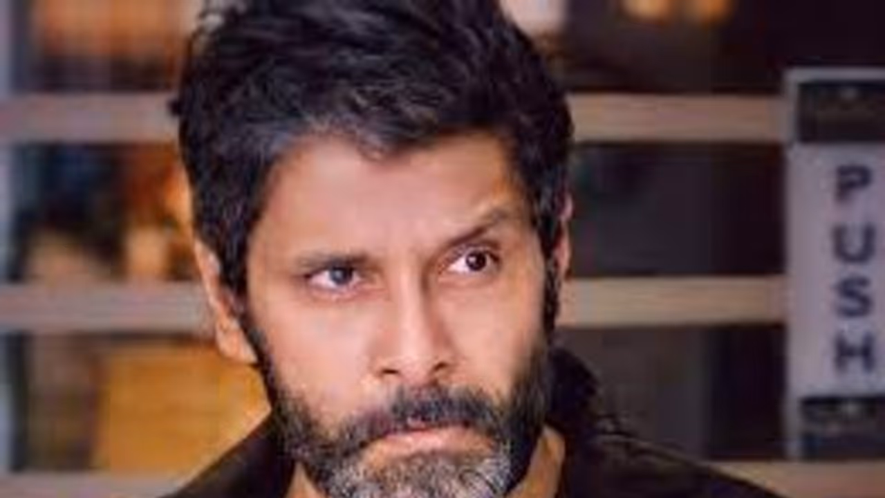 விக்ரம் 32 வை கொண்டாடும் ரசிகர்கள்...மாஸ் வீடியோவை பகிர்ந்து நன்றி சொன்ன சீயான்..