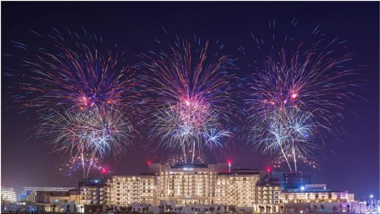 Eid ul Adha 2022: ബലിപെരുന്നാളിനെ വരവേല്ക്കാന് അബുദാബി ഒരുങ്ങി; നഗരത്തില് വര്ണാഭമായ ആഘോഷം Eid ul Adha 2022: ബലിപെരുന്നാളിനെ വരവേല്ക്കാന് അബുദാബി ഒരുങ്ങി; നഗരത്തില് വര്ണാഭമായ ആഘോഷം