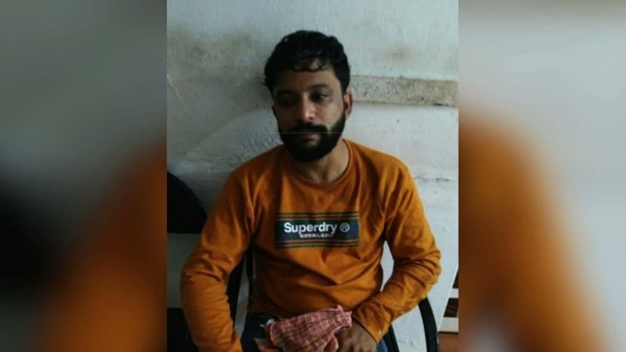 വാഹന പരിശോധനയ്ക്കിടെ നിർത്താതെ പോയ കാറിൽ നിന്ന് പിടികൂടിയത് 75 ഗ്രാം എംഡിഎംഎ വാഹന പരിശോധനയ്ക്കിടെ നിർത്താതെ പോയ കാറിൽ നിന്ന് പിടികൂടിയത് 75 ഗ്രാം എംഡിഎംഎ