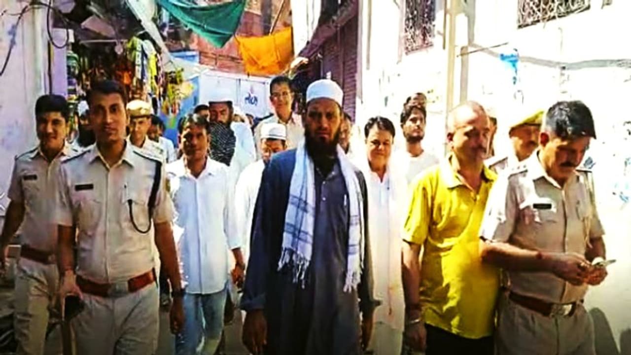 राजस्थान के करौली में आखिर फिर क्या हुआ जो पुलिस को करनी पड़ गई शांति की अपील? राजस्थान के करौली में आखिर फिर क्या हुआ जो पुलिस को करनी पड़ गई शांति की अपील?