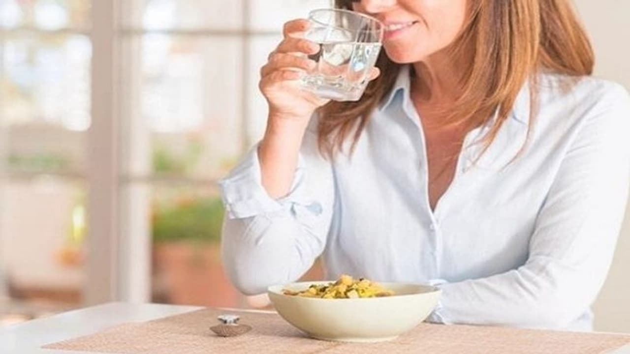 'ഭക്ഷണം കഴിച്ച് 45 മിനുറ്റിന് ശേഷം പാനീയങ്ങള്‍ കഴിക്കണമെന്ന് പറയുന്നത് എന്തിന്?'