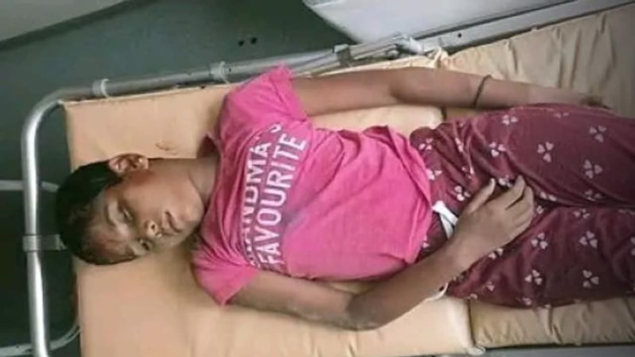 కరీంనగర్ లో కారు బీభత్సం... పదేళ్ల చిన్నారి బలి కరీంనగర్ లో కారు బీభత్సం... పదేళ్ల చిన్నారి బలి