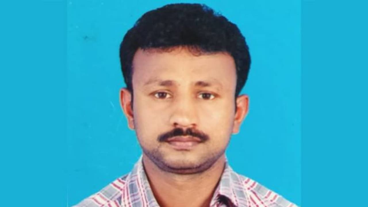 മസ്തിഷ്ക മരണം സംഭവിച്ച അച്ഛനിലൂടെ സാന്റോ പകുത്തു നൽകിയത് മൂന്നു പേരുടെ ജീവിതം മസ്തിഷ്ക മരണം സംഭവിച്ച അച്ഛനിലൂടെ സാന്റോ പകുത്തു നൽകിയത് മൂന്നു പേരുടെ ജീവിതം