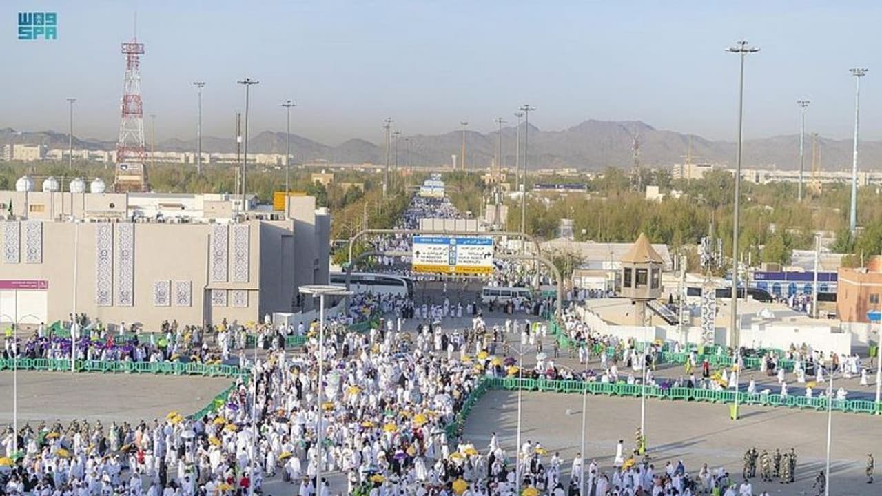 ഇന്ത്യയില് നിന്നുള്ള ഹജ്ജ് തീർത്ഥാടകർ വെള്ളിയാഴ്ച മുതൽ നാട്ടിലേക്ക് മടങ്ങും; ആദ്യ വിമാനം കൊച്ചിയിലേക്ക് ഇന്ത്യയില് നിന്നുള്ള ഹജ്ജ് തീർത്ഥാടകർ വെള്ളിയാഴ്ച മുതൽ നാട്ടിലേക്ക് മടങ്ങും; ആദ്യ വിമാനം കൊച്ചിയിലേക്ക്