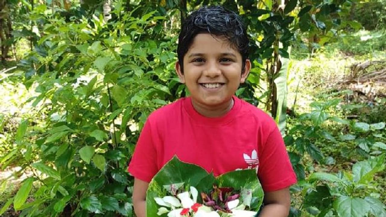 അമ്മയുടെ കൂടെ നടന്നുപോയ വിദ്യാർത്ഥി ട്രെയിൻ തട്ടി മരിച്ചു അമ്മയുടെ കൂടെ നടന്നുപോയ വിദ്യാർത്ഥി ട്രെയിൻ തട്ടി മരിച്ചു