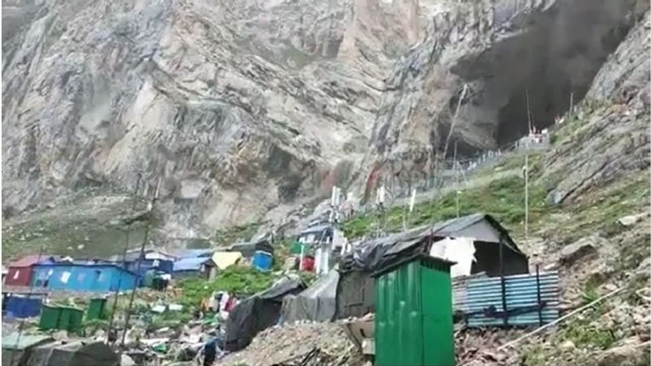 ಜಮ್ಮು ಮಾರ್ಗದಲ್ಲಿ ಅಮರನಾಥ ಯಾತ್ರೆ ರದ್ದು, ನಾಪತ್ತೆಯಾದವರು ಜೀವಂತವಿರುವ ಸಾಧ್ಯತೆ ಕ್ಷೀಣ