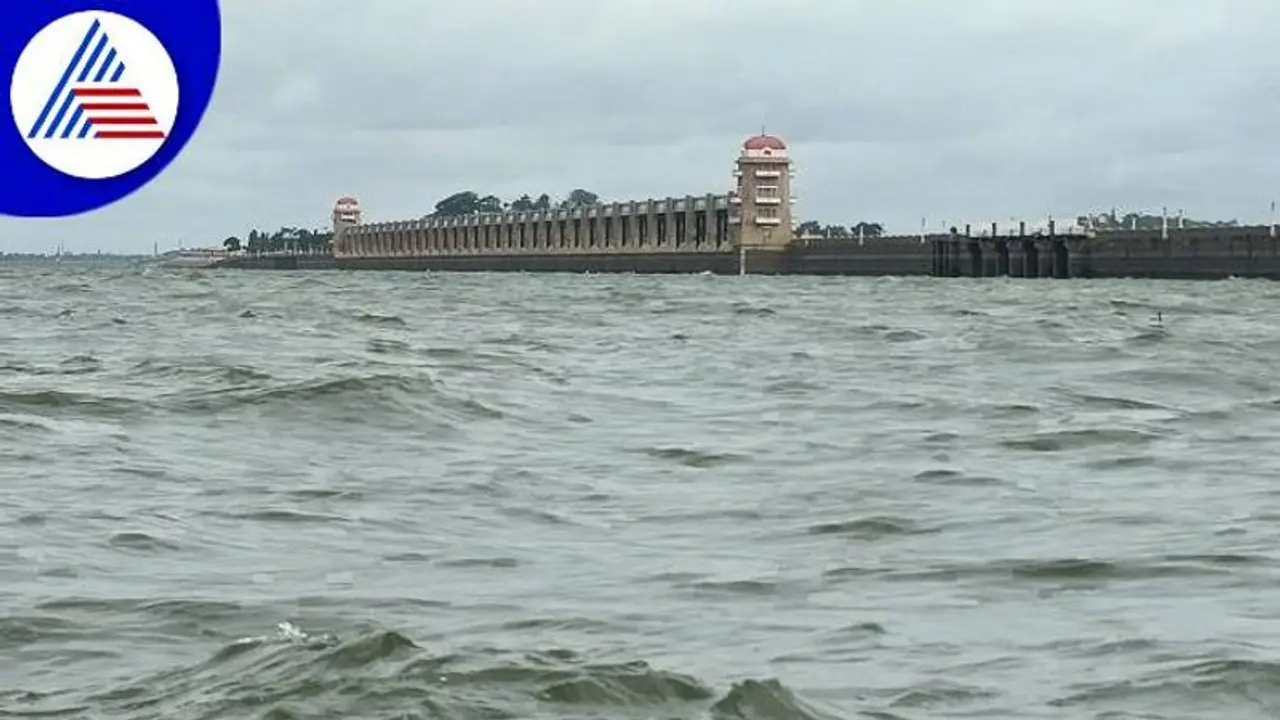 ಹೊಸಪೇಟೆ: ತುಂಗಭದ್ರಾ ಡ್ಯಾಂ ಒಳ ಹರಿವಿನ ಅಬ್ಬರ, ಪ್ರವಾಹ ಭೀತಿ ಹೊಸಪೇಟೆ: ತುಂಗಭದ್ರಾ ಡ್ಯಾಂ ಒಳ ಹರಿವಿನ ಅಬ್ಬರ, ಪ್ರವಾಹ ಭೀತಿ