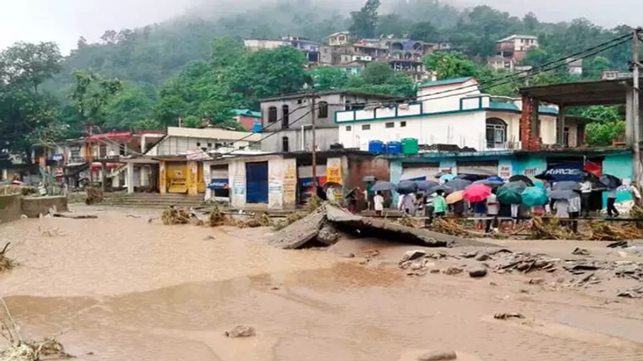 অমরনাথে মেঘভাঙা বৃষ্টিতে বাড়ছে মৃতের সংখ্যা, নামল সেনা এনডিআরএফ অমরনাথে মেঘভাঙা বৃষ্টিতে বাড়ছে মৃতের সংখ্যা, নামল সেনা এনডিআরএফ