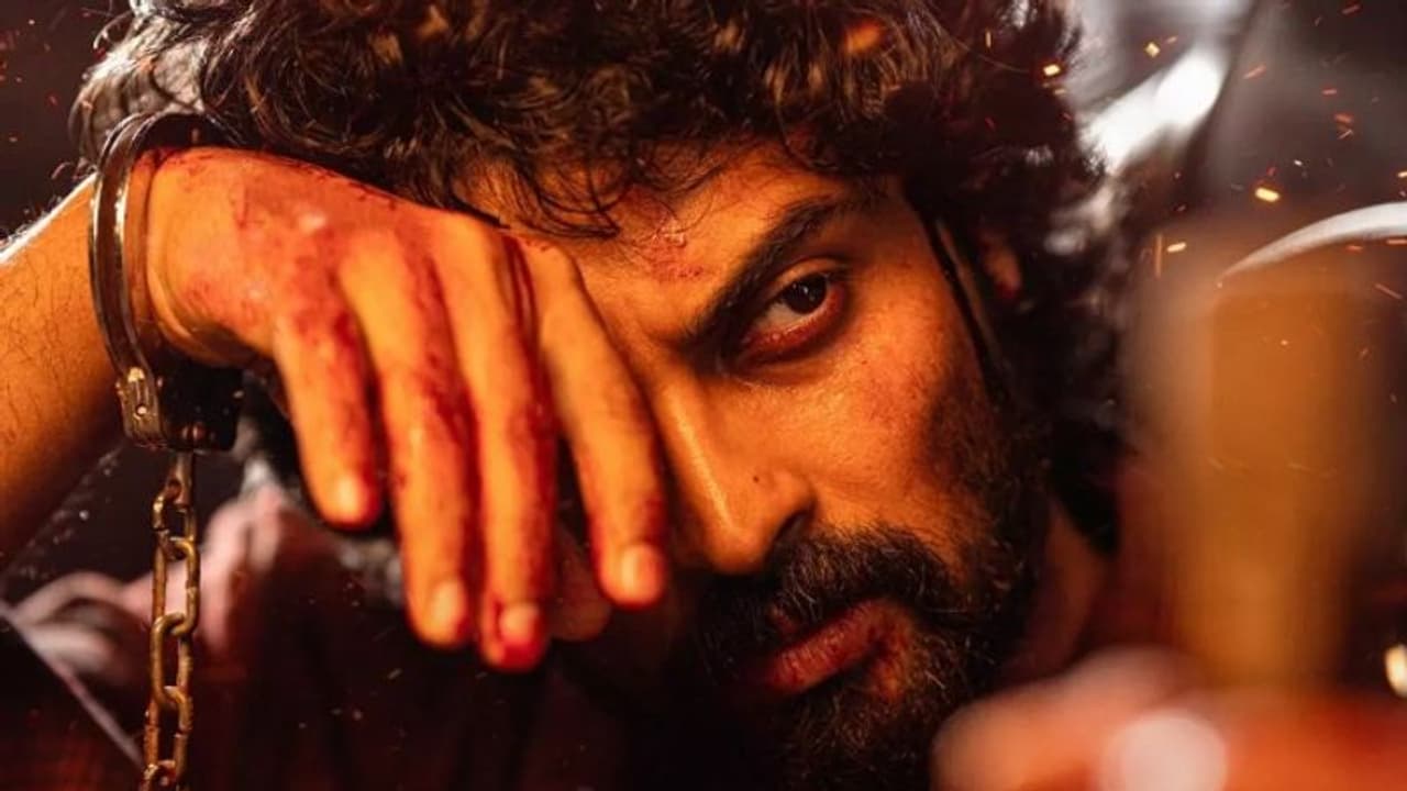 Pulli Movie : ചോരപുരണ്ട കയ്യിൽ വിലങ്ങണിഞ്ഞ് ദേവ് മോഹൻ; ശ്രദ്ധനേടി 'പുള്ളി' പോസ്റ്റർ, റിലീസ് ഉടൻ