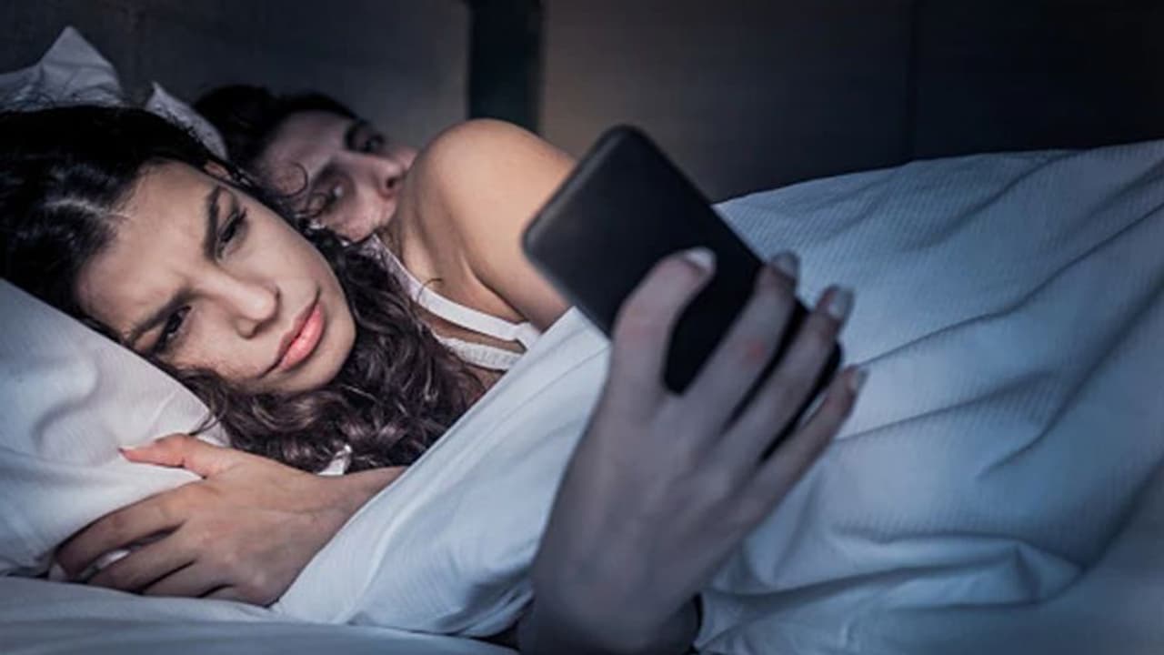 पति को पत्नी पर इन 3 कारणों से होता है शक, जानकर सुधारें आदत पति को पत्नी पर इन 3 कारणों से होता है शक, जानकर सुधारें आदत