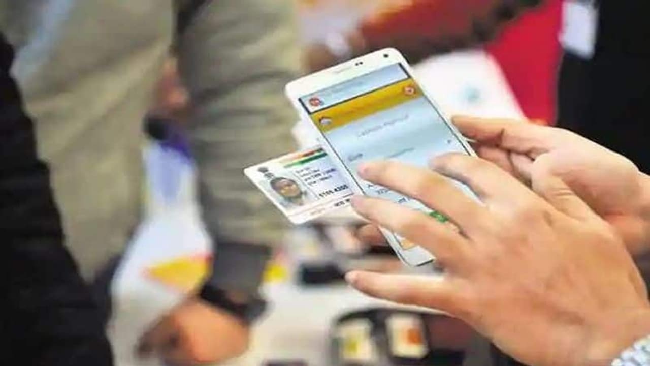 ఏపీలోగ్రామ, వార్డు సచివాలయాల్లో ఆధార్ సేవలకు తాత్కాలిక బ్రేక్.. కారణమిదే..! ఏపీలోగ్రామ, వార్డు సచివాలయాల్లో ఆధార్ సేవలకు తాత్కాలిక బ్రేక్.. కారణమిదే..!