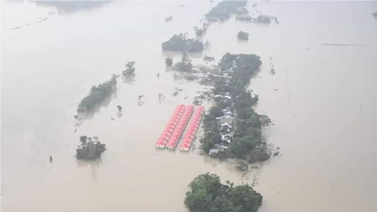 flash floods: భారీ వరదలు.. బంగ్లాదేశ్ లో 7.2 మిలియన్ల మంది ప్రజలపై ప్రభావం: ఐరాస flash floods: భారీ వరదలు.. బంగ్లాదేశ్ లో 7.2 మిలియన్ల మంది ప్రజలపై ప్రభావం: ఐరాస
