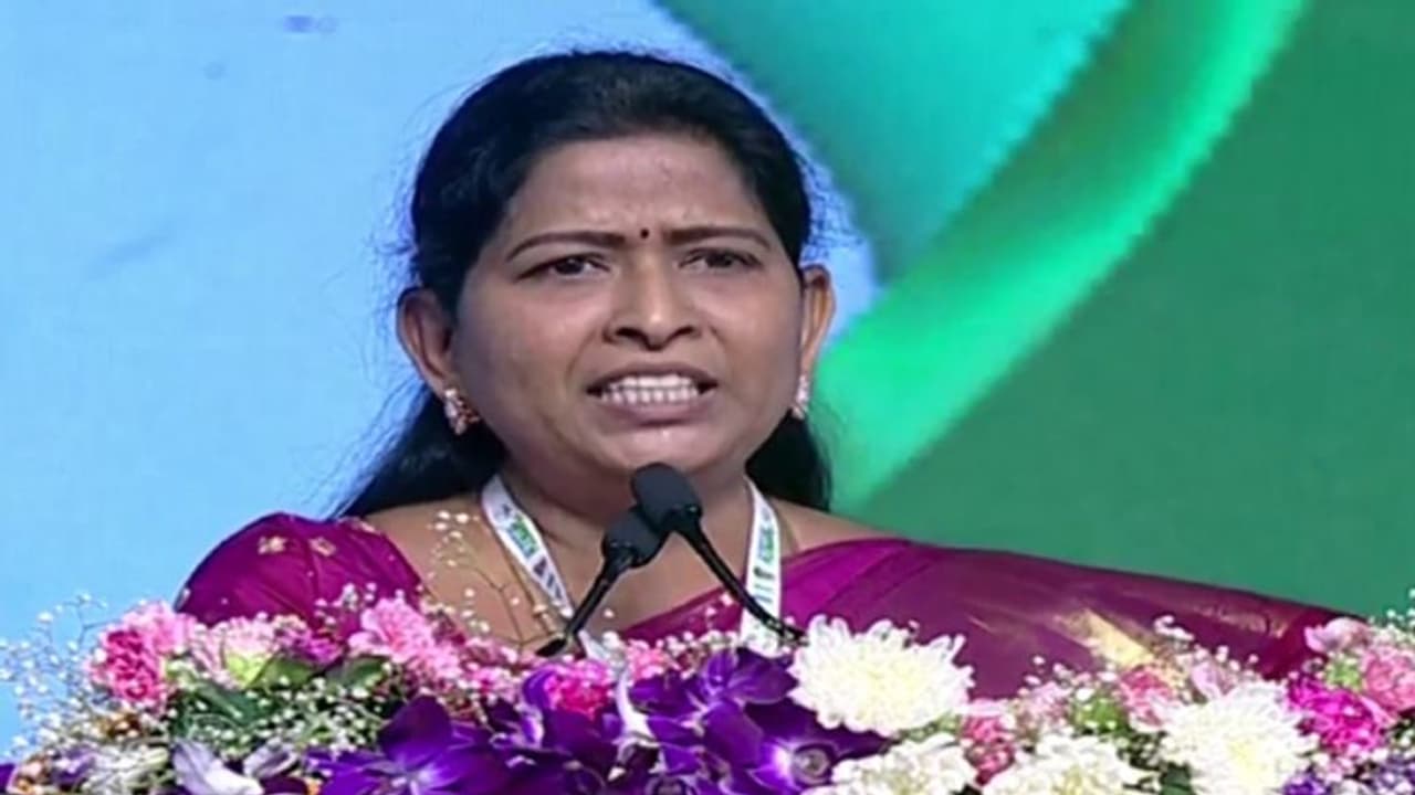 అంబేడ్కర్ ఆశయాలను సీఎం జగన్ నెరవేరుస్తున్నారు: మంత్రులు తానేటి వనిత, మేరుగ నాగార్జున అంబేడ్కర్ ఆశయాలను సీఎం జగన్ నెరవేరుస్తున్నారు: మంత్రులు తానేటి వనిత, మేరుగ నాగార్జున