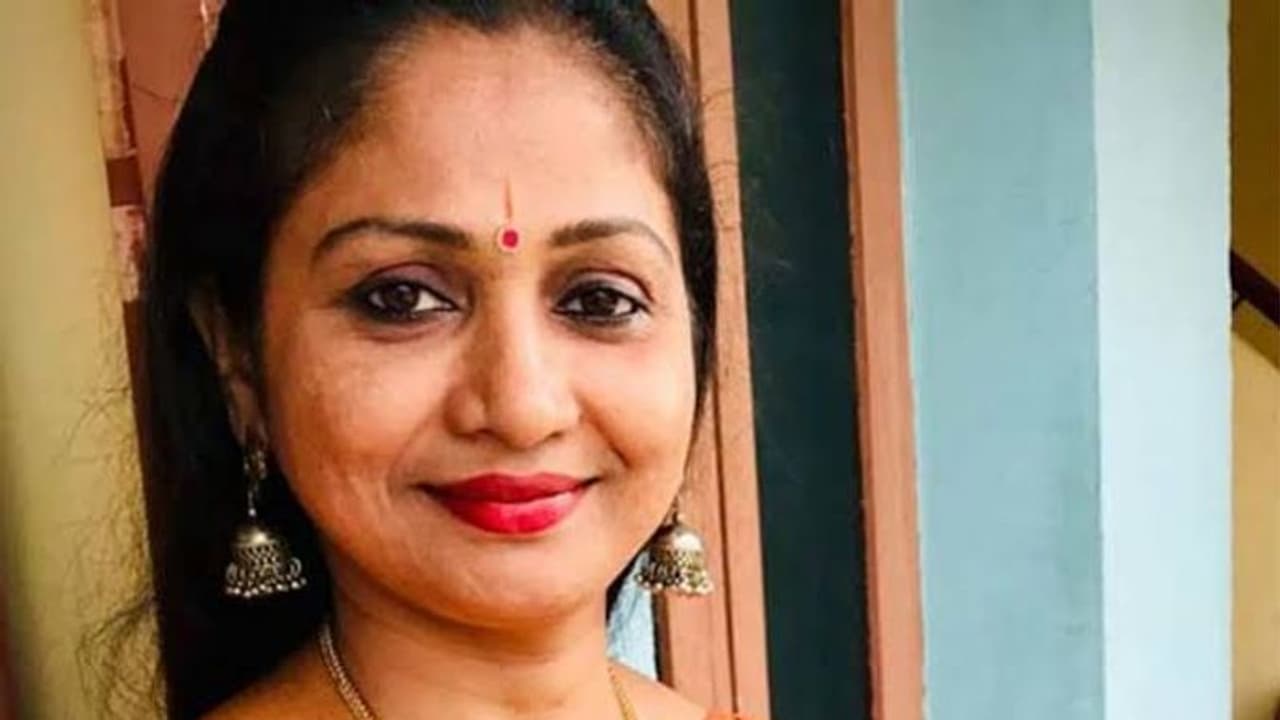 டுவிட்டரில் வெறுப்பு பேச்சு.. பாஜக செயற்குழு உறுப்பினர் சவுதாமணி கைது.. மதக்கலவரத்தை தூண்டியதாக வழக்கு.. டுவிட்டரில் வெறுப்பு பேச்சு.. பாஜக செயற்குழு உறுப்பினர் சவுதாமணி கைது.. மதக்கலவரத்தை தூண்டியதாக வழக்கு..