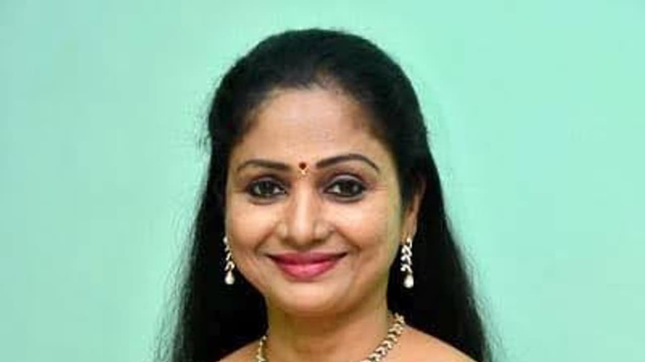 ஜாமினில் வெளிவந்த பாஜக நிர்வாகி சவுதாமணி.. மாலை அணிவித்து உற்சாக வரவேற்பளித்த தொண்டர்கள்..