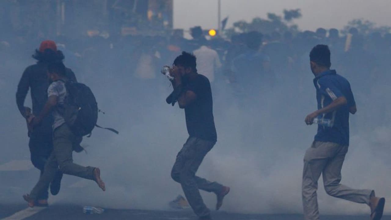 श्रीलंका में रसोई गैस की किल्लत से कुछ राहत, 3700 मीट्रिक टन एलपीजी की पहली खेप पहुंची श्रीलंका में रसोई गैस की किल्लत से कुछ राहत, 3700 मीट्रिक टन एलपीजी की पहली खेप पहुंची