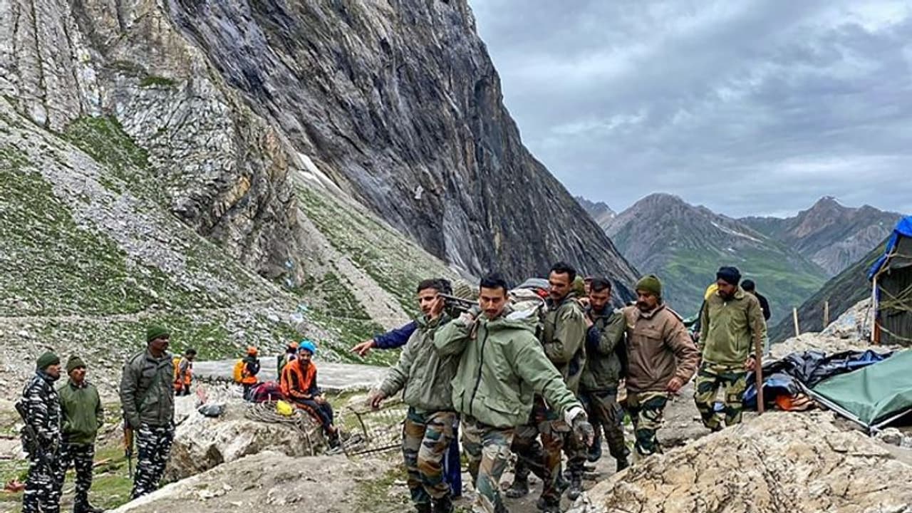 കണ്ണീരിലാഴ്ത്തി അമര്‍നാഥ്; രക്ഷാദൗത്യം തുടരുന്നു, കൂടുതൽ മൃതദേഹങ്ങൾ കണ്ടെടുത്തിട്ടില്ലെന്ന് സൈന്യം