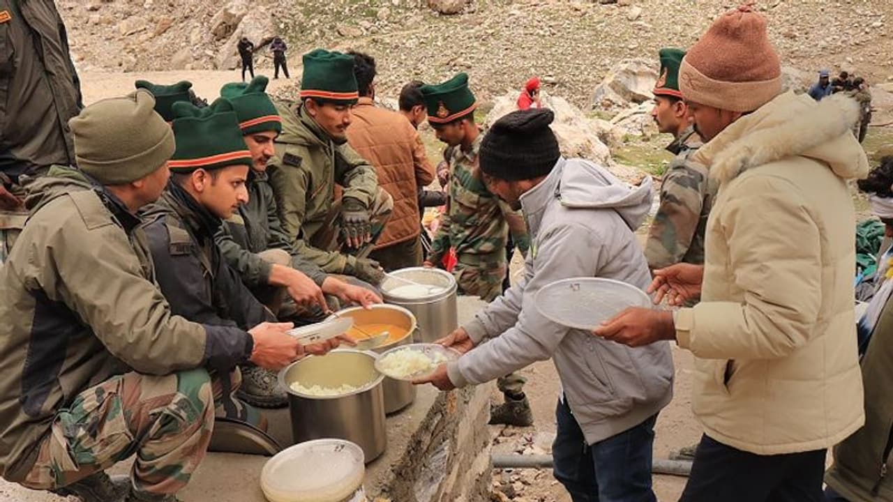 দুর্যোগ আতঙ্ক সঙ্গে নিয়েই অমরনাথ গুহার দিকে যাত্রা শুরু যাত্রীদের দুর্যোগ আতঙ্ক সঙ্গে নিয়েই অমরনাথ গুহার দিকে যাত্রা শুরু যাত্রীদের