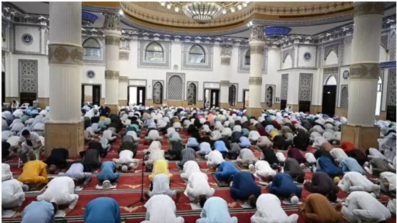 Eid Al Adha 2022: ബലിപെരുന്നാള് നിറവില് ഗള്ഫ് രാജ്യങ്ങള്; സന്തോഷം പങ്കുവെച്ച് വിശ്വാസി സമൂഹം Eid Al Adha 2022: ബലിപെരുന്നാള് നിറവില് ഗള്ഫ് രാജ്യങ്ങള്; സന്തോഷം പങ്കുവെച്ച് വിശ്വാസി സമൂഹം