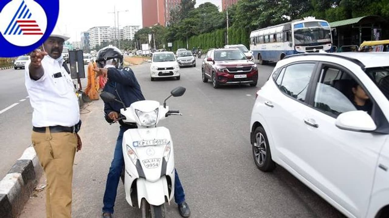 ಬೆಂಗಳೂರು: ಹೆಬ್ಬಾಳದಲ್ಲಿ ಸಂಚಾರ ಬದಲಾವಣೆ, ಮೊದಲ ದಿನ ಟ್ರಾಫಿಕ್ ತುಸು ಇಳಿಕೆ ಬೆಂಗಳೂರು: ಹೆಬ್ಬಾಳದಲ್ಲಿ ಸಂಚಾರ ಬದಲಾವಣೆ, ಮೊದಲ ದಿನ ಟ್ರಾಫಿಕ್ ತುಸು ಇಳಿಕೆ