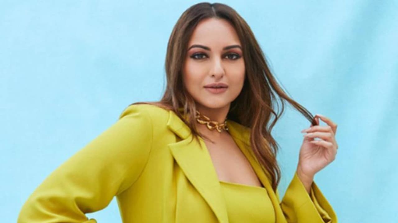 घरवालों से ज्यादा पब्लिक को है मेरी शादी की चिंता, सोनाक्षी सिन्हा ने ऐसे बंद किया लोगों का मुंह घरवालों से ज्यादा पब्लिक को है मेरी शादी की चिंता, सोनाक्षी सिन्हा ने ऐसे बंद किया लोगों का मुंह