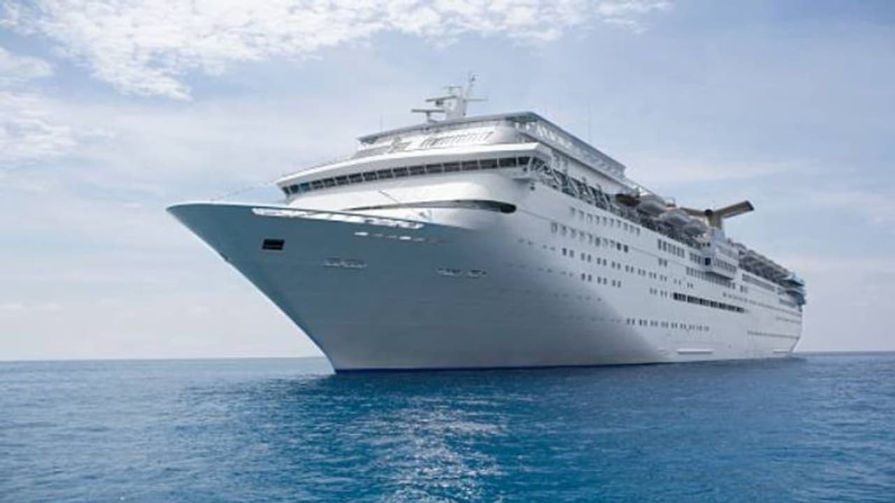 தீவு வடிவில் மிதக்கும் மெகா கப்பல்... பிரிட்டனில் புதுமையான மிரட்டல்! தீவு வடிவில் மிதக்கும் மெகா கப்பல்... பிரிட்டனில் புதுமையான மிரட்டல்!