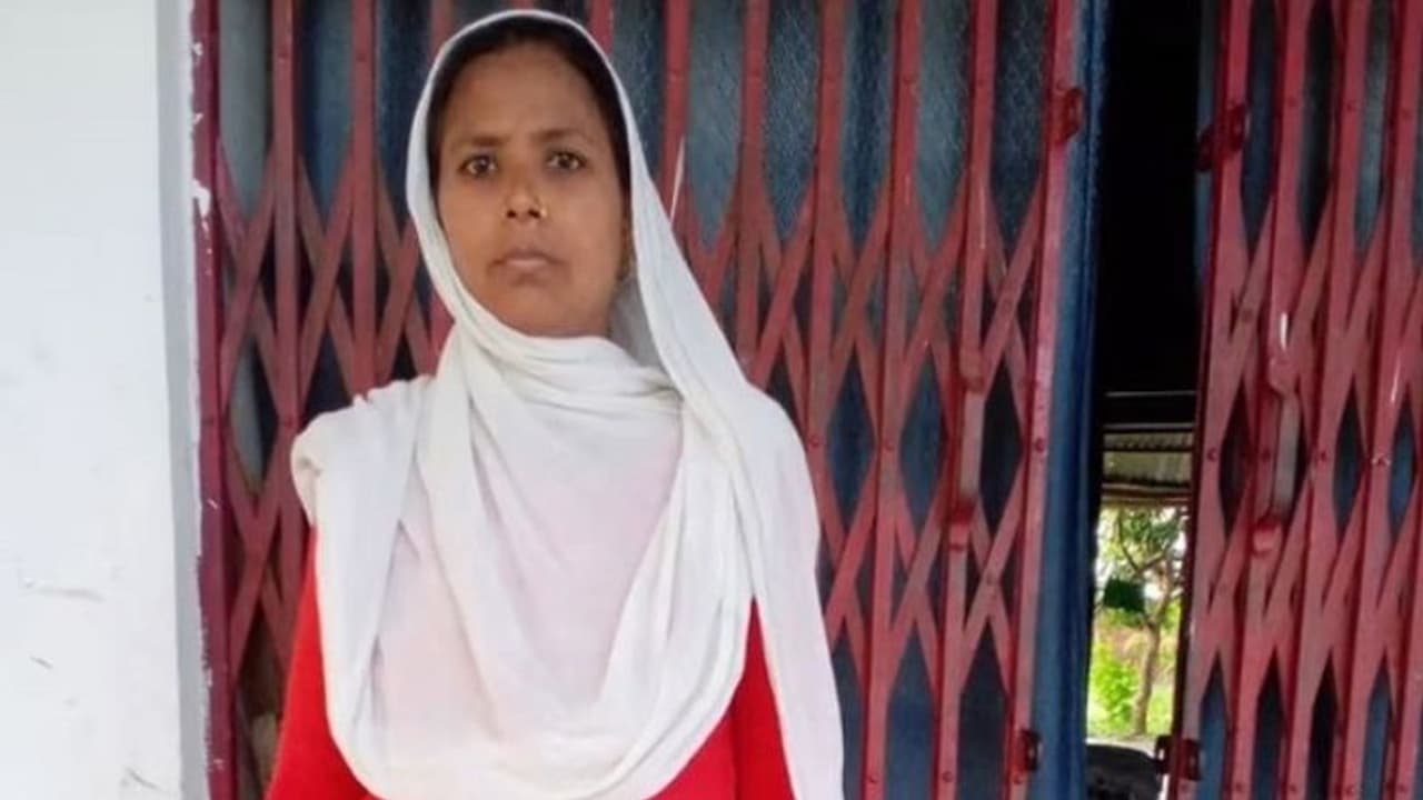 बकरीद पर कुर्बानी से ठीक पहले चोरी हुआ बकरा, जिलाधिकारी ने इस तरह से लौटाई महिला की खोई मुस्कान बकरीद पर कुर्बानी से ठीक पहले चोरी हुआ बकरा, जिलाधिकारी ने इस तरह से लौटाई महिला की खोई मुस्कान