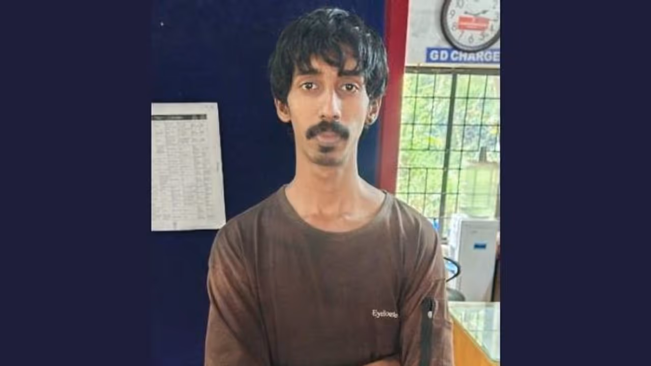 ആലപ്പുഴയിൽ കഞ്ചാവും എംഡിഎംഎയും മാരകായുധങ്ങളുമായി യുവാവ് പിടിയിൽ