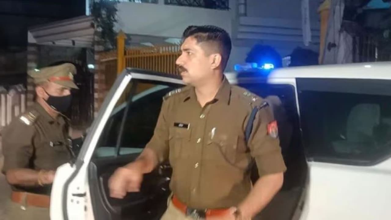 घर के सामने थूकने को लेकर दो पक्षों में जमकर हुआ पथराव, विवाद के बाद कई लोग गंभीर रूप से घायल घर के सामने थूकने को लेकर दो पक्षों में जमकर हुआ पथराव, विवाद के बाद कई लोग गंभीर रूप से घायल