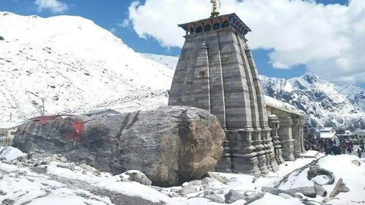 केदारनाथ धाम के हिमालयन मंदिर के गर्भगृह की दीवारों पर लग रहीं सोने की प्लेट्स, पुजारी इस बात से हैं नाराज केदारनाथ धाम के हिमालयन मंदिर के गर्भगृह की दीवारों पर लग रहीं सोने की प्लेट्स, पुजारी इस बात से हैं नाराज