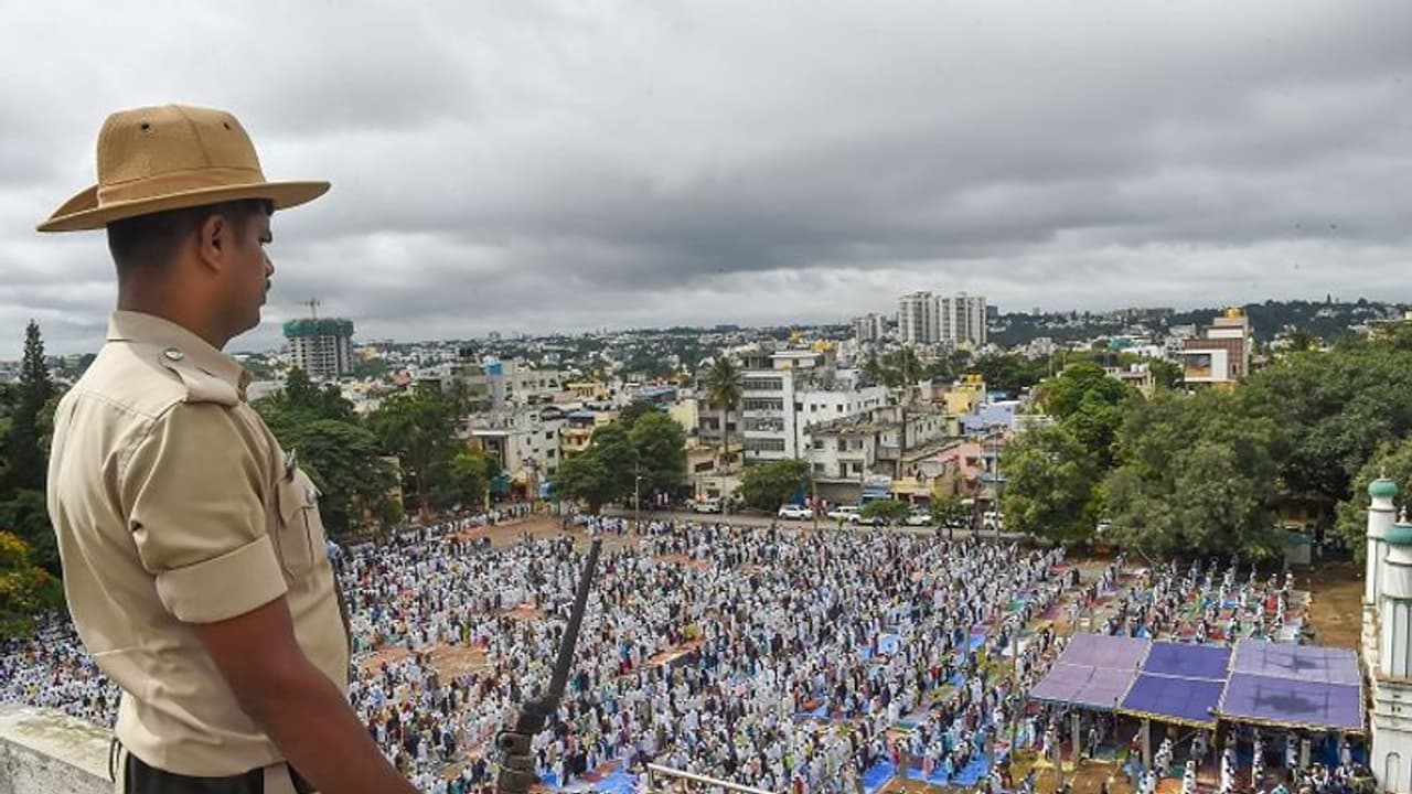 ಸ್ವಾತಂತ್ರ್ಯೋತ್ಸವಕ್ಕೆ ಸಜ್ಜಾದ ಸಿಲಿಕಾನ್ ಸಿಟಿ: ನಗರದಲ್ಲಿ ಬಿಗಿ ಪೊಲೀಸ್ ಬಂದೋಬಸ್ತ್ ಸ್ವಾತಂತ್ರ್ಯೋತ್ಸವಕ್ಕೆ ಸಜ್ಜಾದ ಸಿಲಿಕಾನ್ ಸಿಟಿ: ನಗರದಲ್ಲಿ ಬಿಗಿ ಪೊಲೀಸ್ ಬಂದೋಬಸ್ತ್