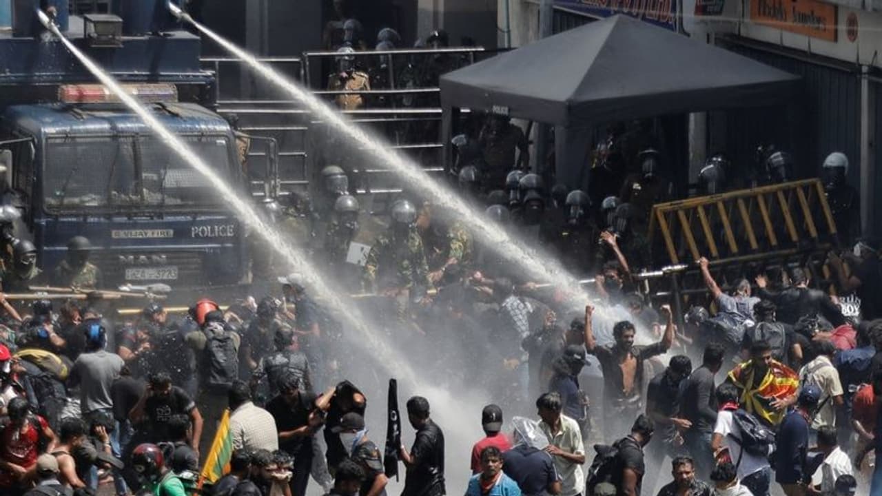 শ্রীলঙ্কার মানুষের পাশে রয়েছে ভারত, দ্বীপরাষ্ট্রের গণবিক্ষোভ নিয়ে বিবৃতি অরিন্দম বাগচীর শ্রীলঙ্কার মানুষের পাশে রয়েছে ভারত, দ্বীপরাষ্ট্রের গণবিক্ষোভ নিয়ে বিবৃতি অরিন্দম বাগচীর