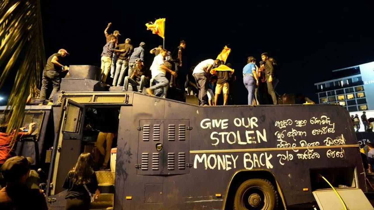 श्रीलंका के हालात पर भारत अलर्ट, पड़ोसी धर्म निभाते हुए इस साल की 3.8 बिलियन अमेरिकी डॉलर की मदद श्रीलंका के हालात पर भारत अलर्ट, पड़ोसी धर्म निभाते हुए इस साल की 3.8 बिलियन अमेरिकी डॉलर की मदद