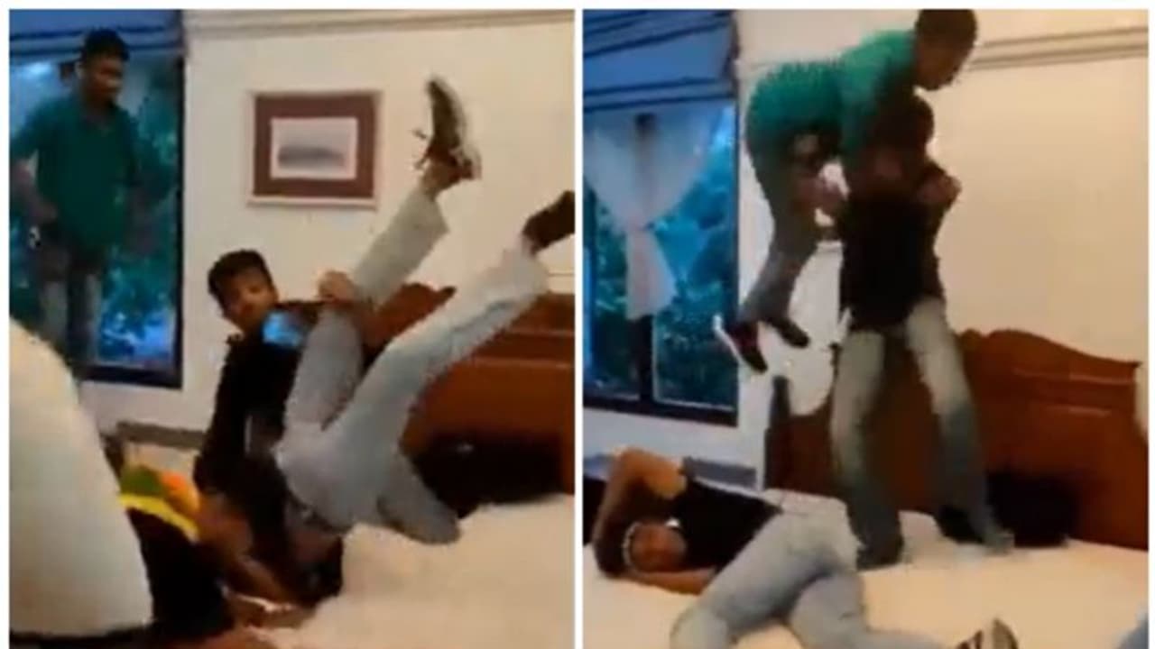 Sri Lanka Crisis: అధికారిక భవనాల్లో నిరసనకారులు.. పీఎం బెడ్ పై WWE ఫైట్ వీడియో వైరల్.. నిరసనలా? పిక్నిక్ టూరా? Sri Lanka Crisis: అధికారిక భవనాల్లో నిరసనకారులు.. పీఎం బెడ్ పై WWE ఫైట్ వీడియో వైరల్.. నిరసనలా? పిక్నిక్ టూరా?