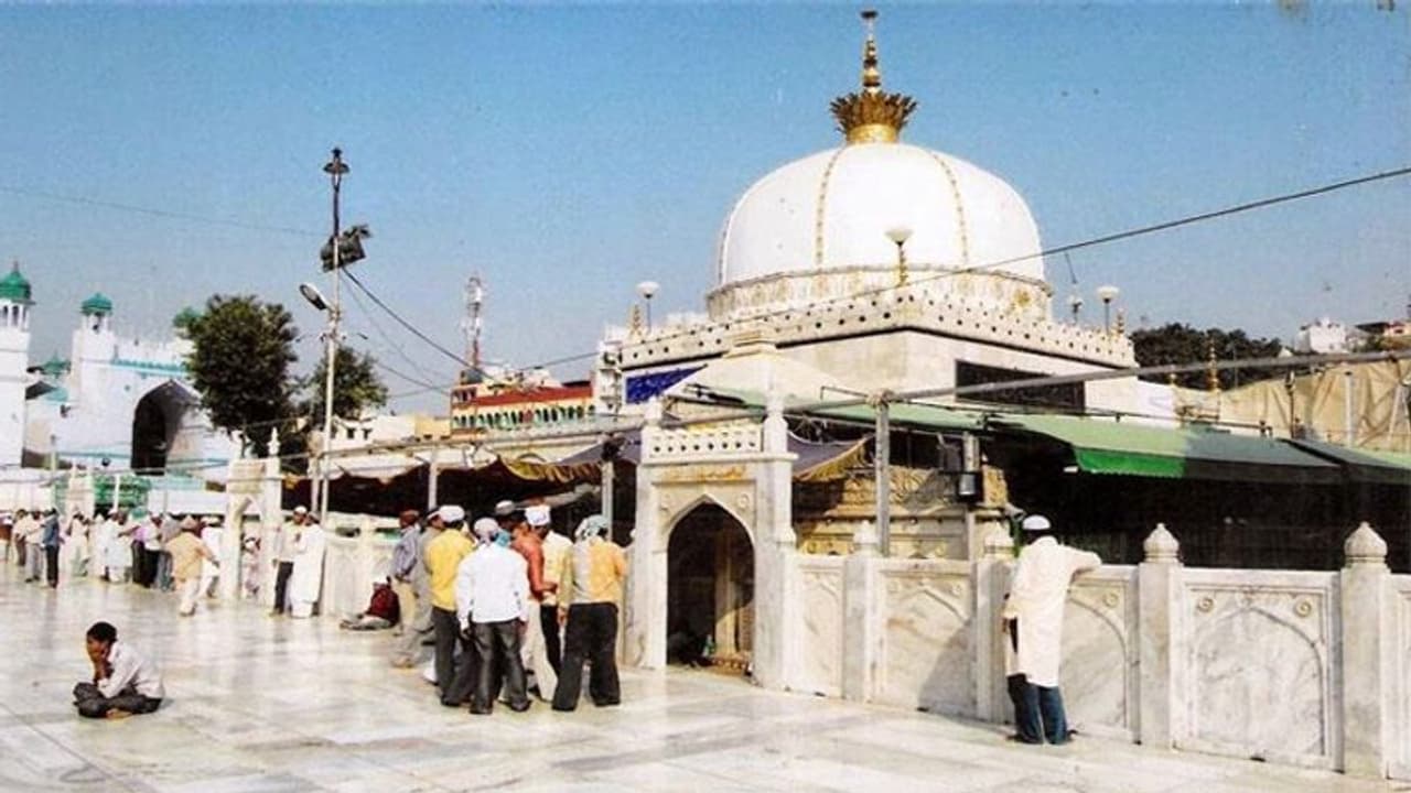 అజ్మీర్ షరీఫ్ దర్గా : 249 మంది పాకిస్థానీ యాత్రికులకు వీసాలు జారీచేసిన భారత్