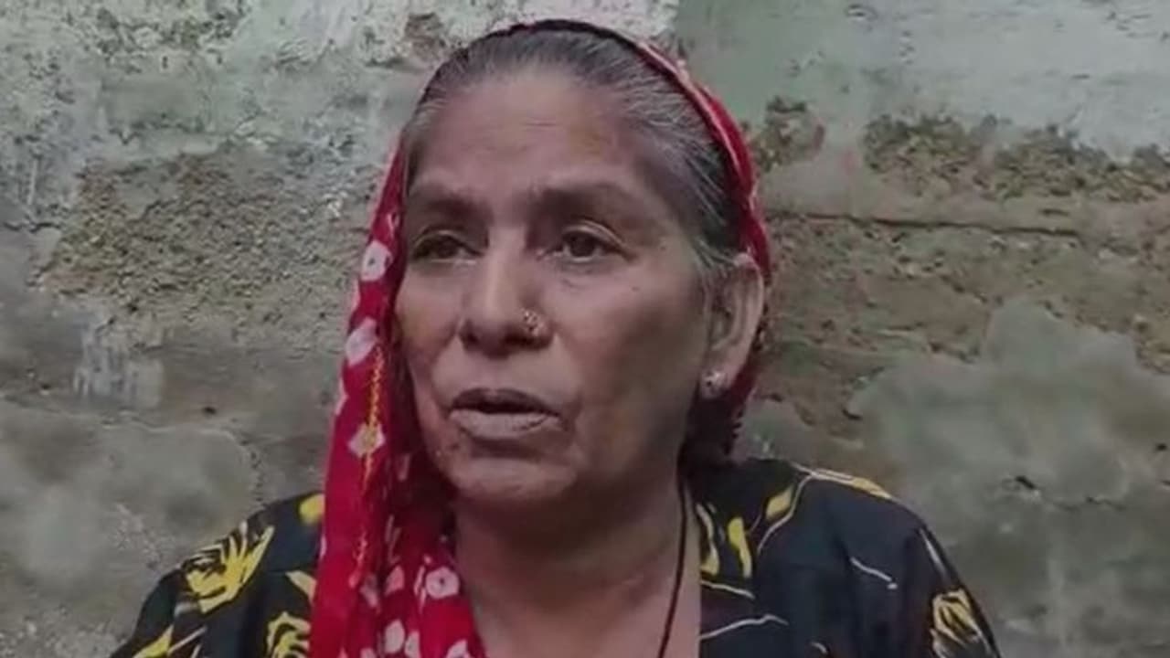 मां की मांग पर ईद के दिन खुली कब्र, 8 दिन पहले दफनाए बेटे का निकाला शव...पत्नी ने खोला मौत का राज मां की मांग पर ईद के दिन खुली कब्र, 8 दिन पहले दफनाए बेटे का निकाला शव...पत्नी ने खोला मौत का राज