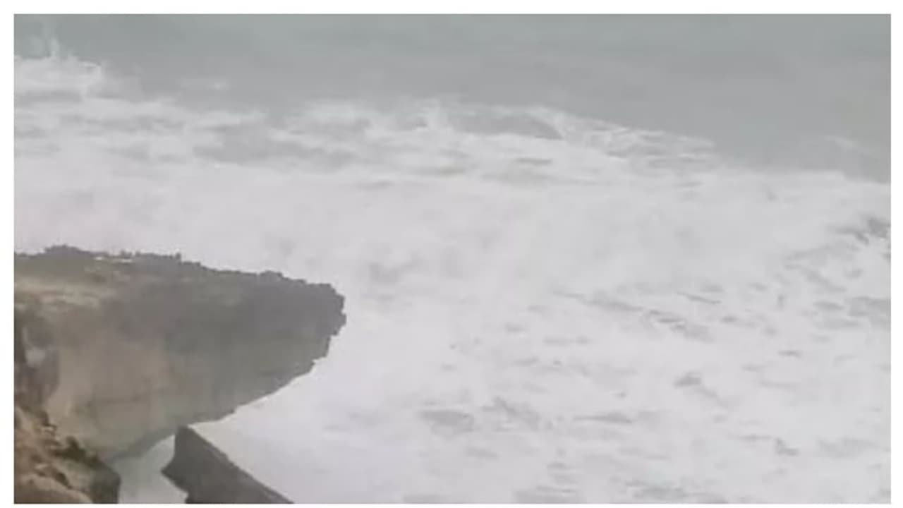 സലാലയില്‍ കടലില്‍ വീണ് കുട്ടികള്‍ ഉള്‍പ്പെടെ അഞ്ചുപേരെ കാണാതായി