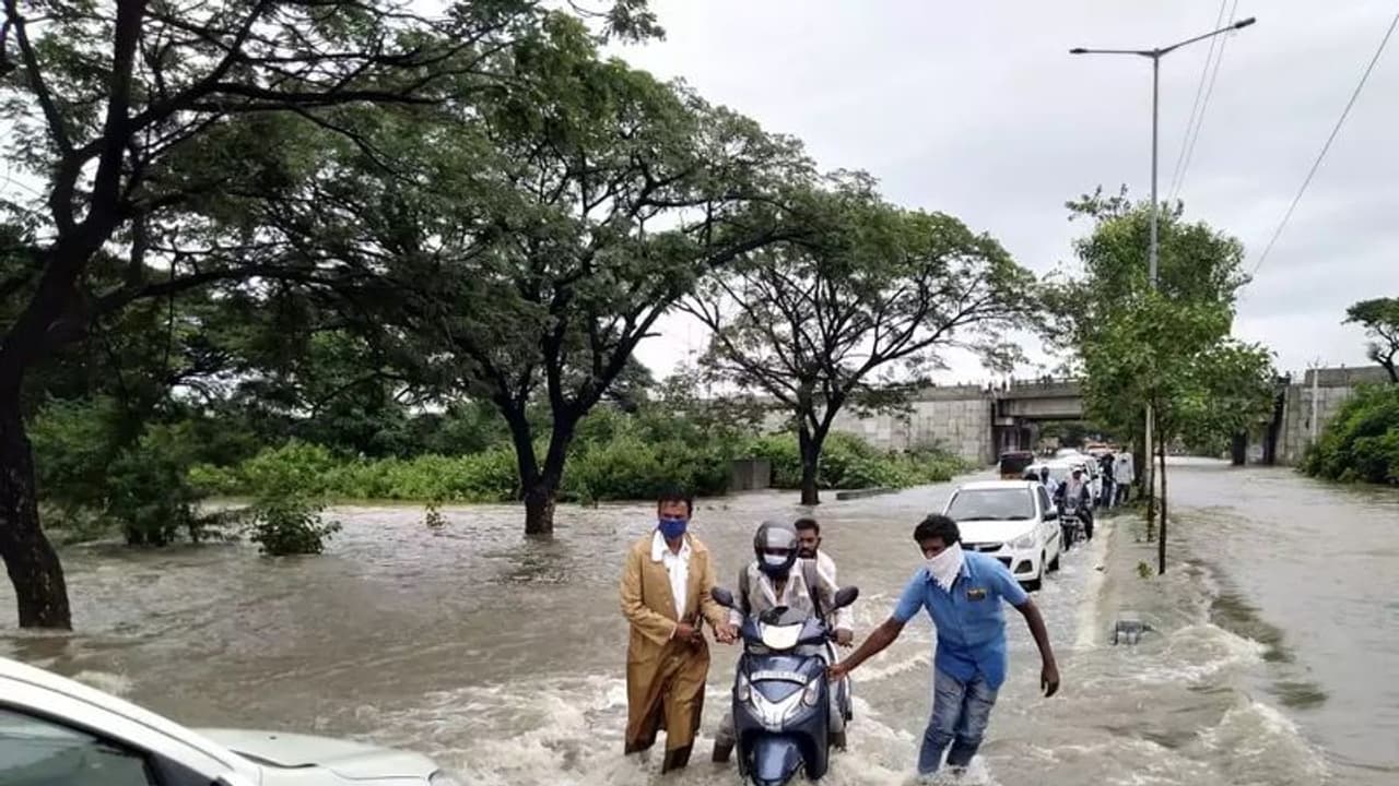 Heavy Rain in India: ವರುಣನ ಆರ್ಭಟಕ್ಕೆ ಐದು ರಾಜ್ಯಗಳು ತತ್ತರ