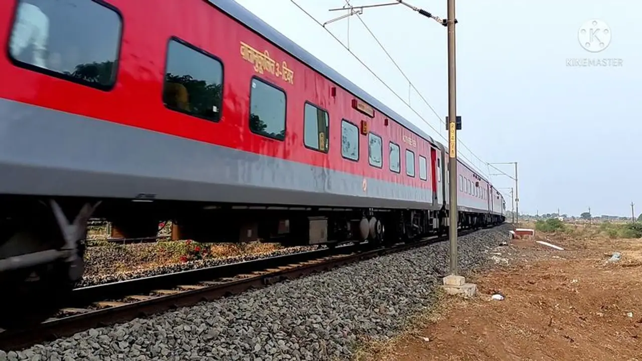 ട്രെയിന് റാഞ്ചി,രക്ഷിക്കണമെന്ന് യാത്രക്കാരന്റെ ട്വീറ്റ്: റെയില്വേ സംരക്ഷണ സേനയുടെ മറുപടി ട്രെയിന് റാഞ്ചി,രക്ഷിക്കണമെന്ന് യാത്രക്കാരന്റെ ട്വീറ്റ്: റെയില്വേ സംരക്ഷണ സേനയുടെ മറുപടി