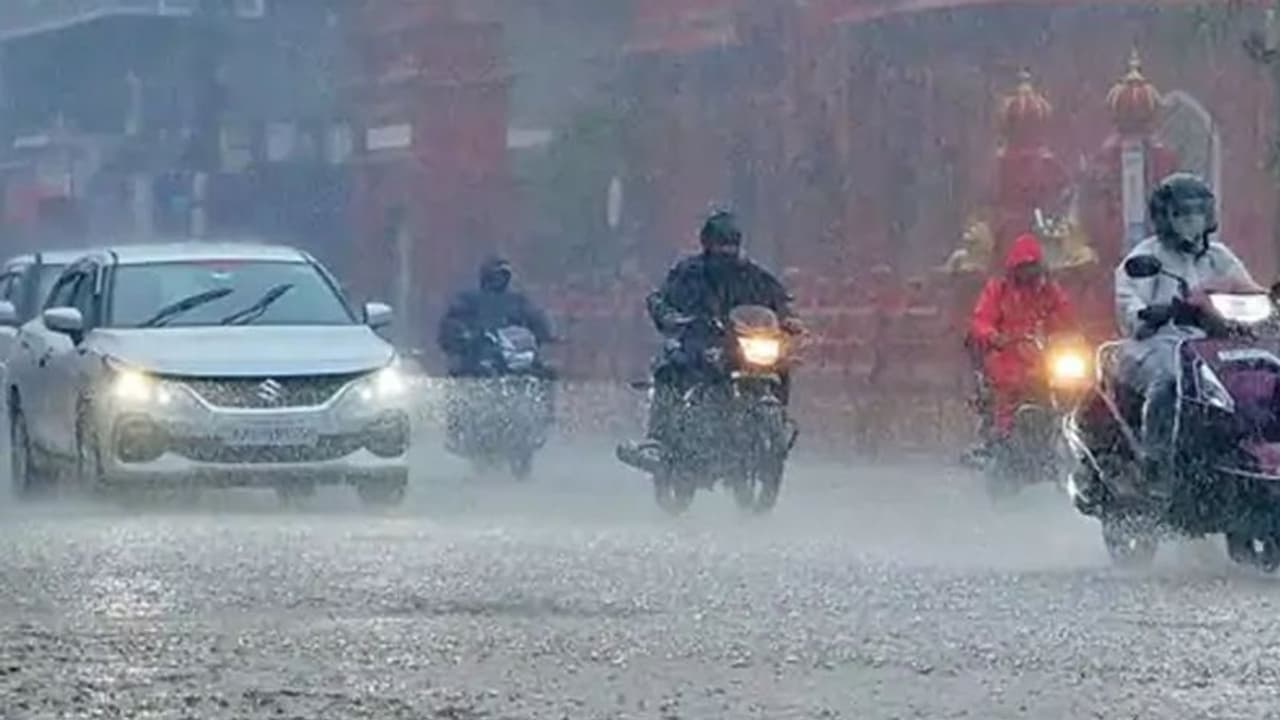 അഹമ്മദാബാദിൽ അഞ്ച് വ‍ർഷത്തെ റെക്കോർഡ് മഴ, മൂന്ന് മണിക്കൂറിൽ പെയ്തത് 115 മില്ലീ മീറ്റർ 