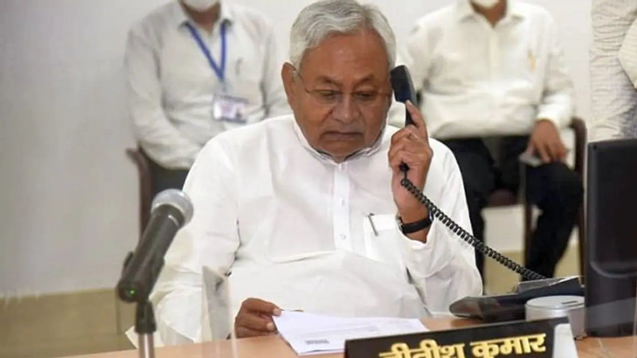 nitish: bihar:பீகாரில் பாஜக நிதிஷ் கூட்டணி உடையுமா? ஆர்ஜேடி ஜேடியு ஆட்சியா?எம்எல்ஏக்கள் கூட்டம் தொடங்கியது