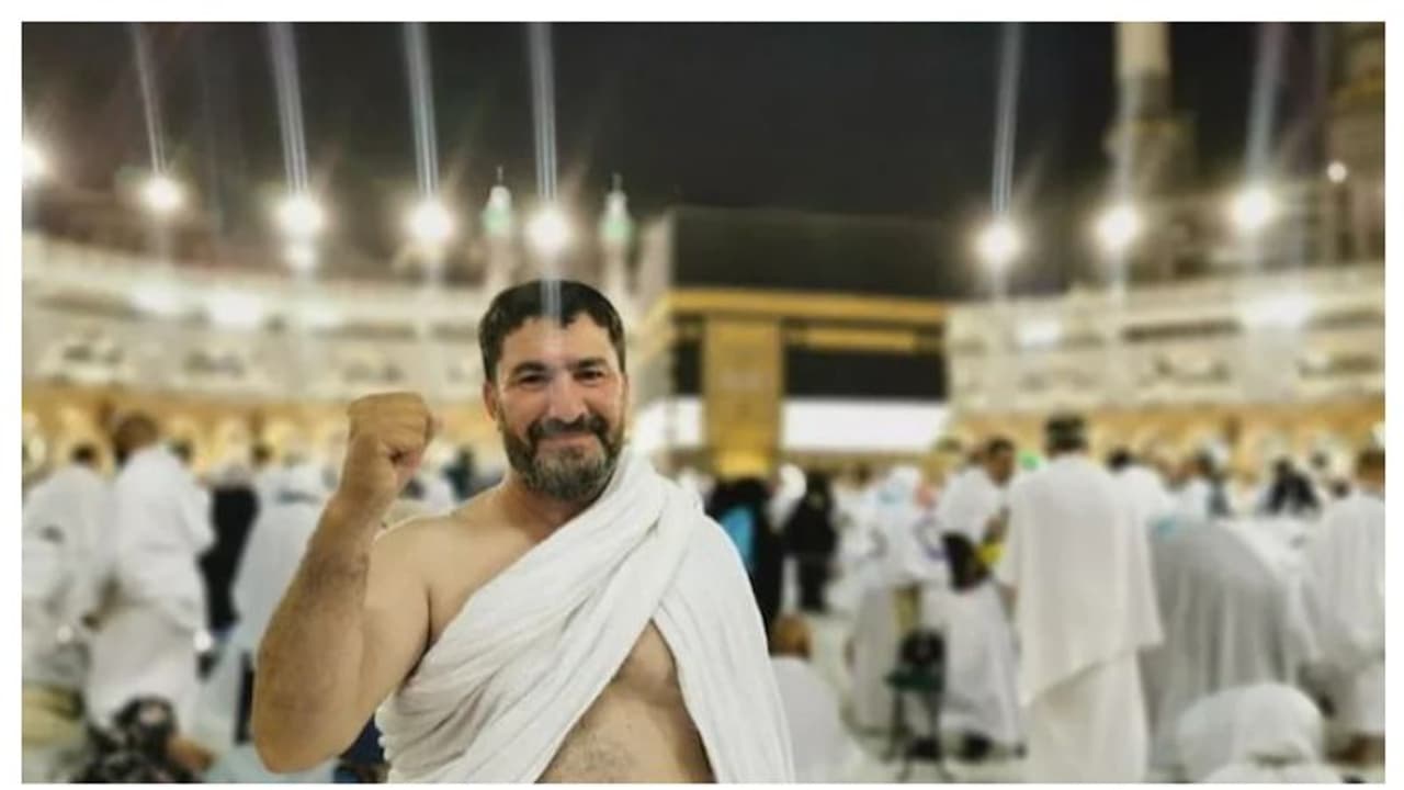 ബ്രിട്ടനിൽ നിന്ന് മക്കയിലേക്ക് കാൽനടയായി 6500 കിലോമീറ്റർ; ആദം മുഹമ്മദിന്റെ ഹജ്ജ് സ്വപ്നം പൂവണിഞ്ഞു! ബ്രിട്ടനിൽ നിന്ന് മക്കയിലേക്ക് കാൽനടയായി 6500 കിലോമീറ്റർ; ആദം മുഹമ്മദിന്റെ ഹജ്ജ് സ്വപ്നം പൂവണിഞ്ഞു!