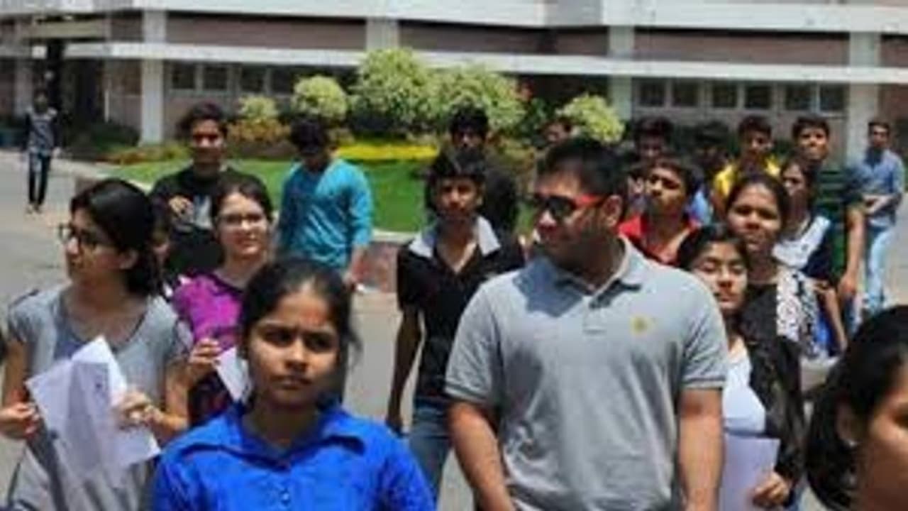 JEE Main Result 2022: ஜேஇஇ முதன்மை தேர்வு முடிவுகள் இன்று வெளியீடு.. மாணவர்கள் தெரிந்துக்கொள்ளுவது எப்படி..? 