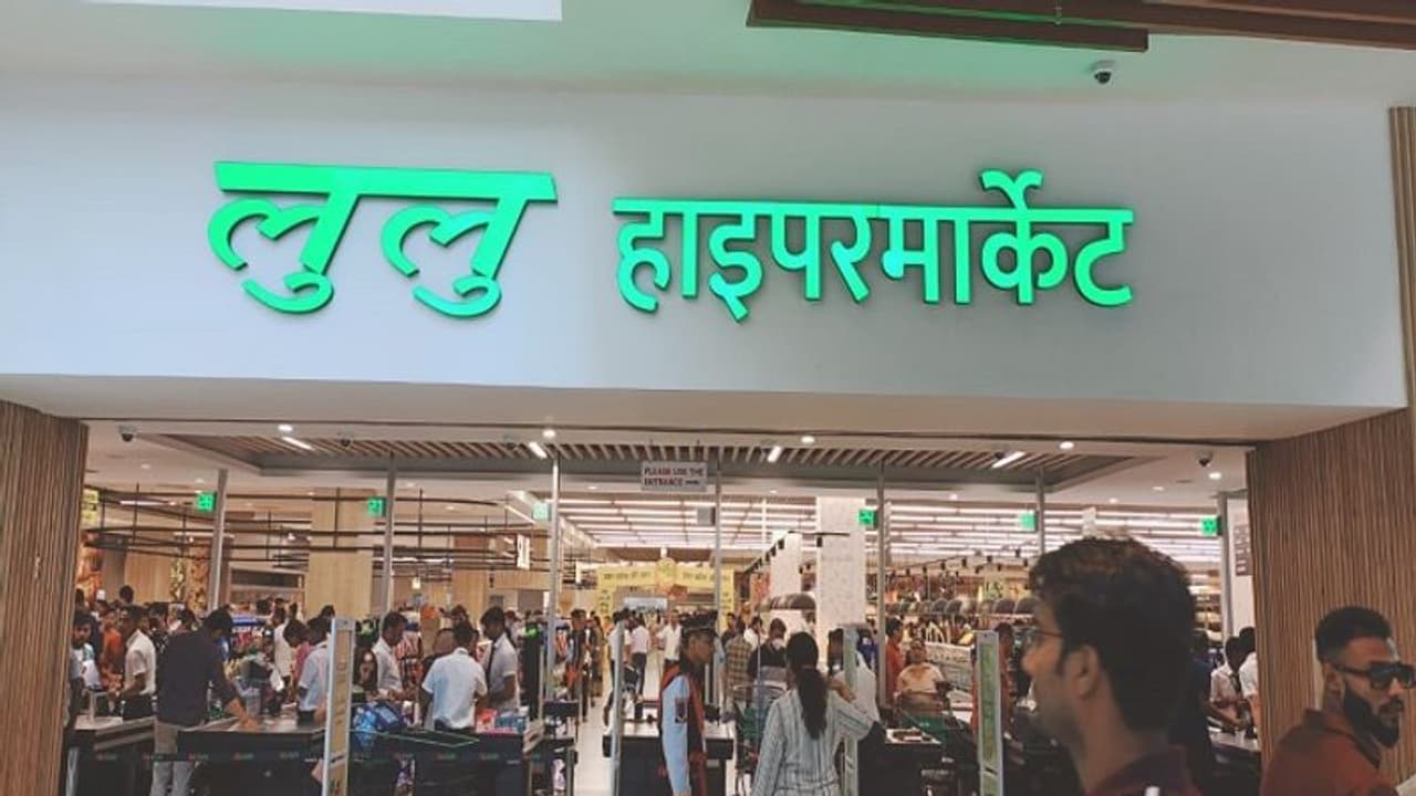 ഗുജറാത്തിലും ലുലുമാൾ ഉടൻ, മൂന്ന് വർഷത്തിനുള്ളിൽ രാജ്യത്ത് 10000 കോടി നിക്ഷേപത്തിന് ലുലുഗ്രൂപ് ഗുജറാത്തിലും ലുലുമാൾ ഉടൻ, മൂന്ന് വർഷത്തിനുള്ളിൽ രാജ്യത്ത് 10000 കോടി നിക്ഷേപത്തിന് ലുലുഗ്രൂപ്