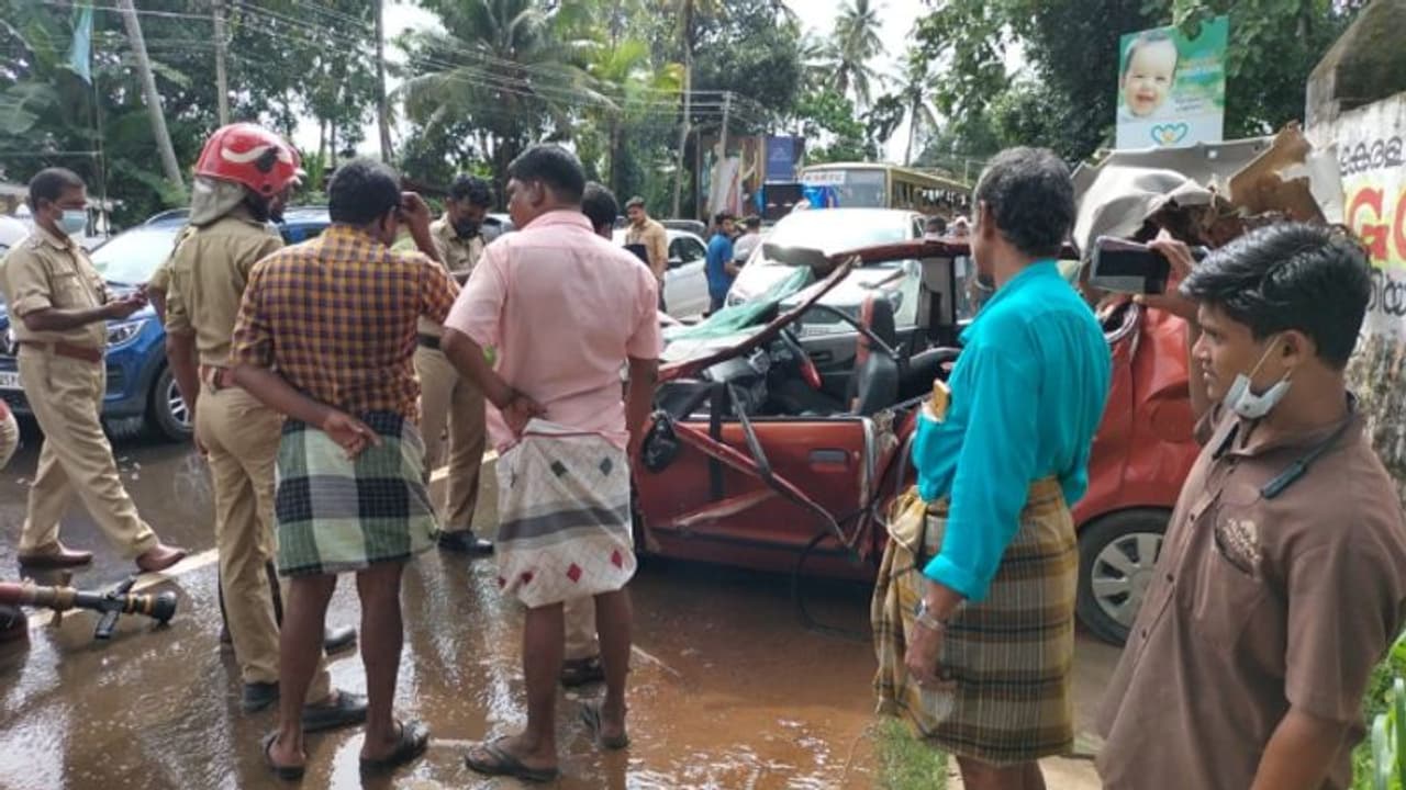 നിർത്തിയിട്ട ലോറിക്ക് പിന്നിൽ കാറിടിച്ചുണ്ടായ അപകടം, 85കാരി മരിച്ചു നിർത്തിയിട്ട ലോറിക്ക് പിന്നിൽ കാറിടിച്ചുണ്ടായ അപകടം, 85കാരി മരിച്ചു