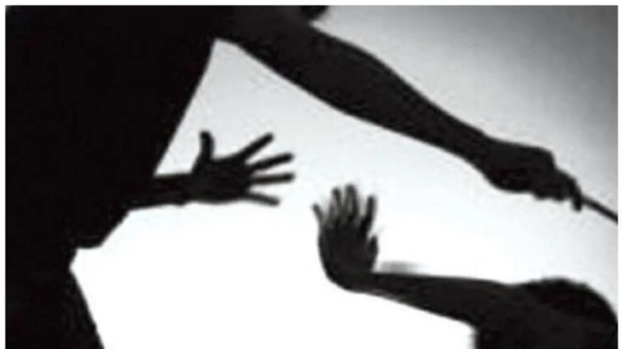 కుండలో నీళ్లు తాగాడని దళిత విద్యార్థిని కొట్టిన టీచర్.. చికిత్స పొందుతూ మృతి చెందిన బాలుడు.. కుండలో నీళ్లు తాగాడని దళిత విద్యార్థిని కొట్టిన టీచర్.. చికిత్స పొందుతూ మృతి చెందిన బాలుడు..