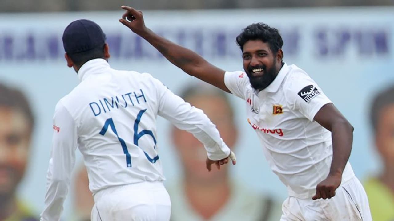 SL vs AUS : അരങ്ങേറ്റത്തില് 12 വിക്കറ്റുമായി പ്രഭാത് ജയസൂര്യ; ഓസീസിനെതിരെ രണ്ടാം ടെസ്റ്റില് ലങ്കയ്ക്ക് ജയം SL vs AUS : അരങ്ങേറ്റത്തില് 12 വിക്കറ്റുമായി പ്രഭാത് ജയസൂര്യ; ഓസീസിനെതിരെ രണ്ടാം ടെസ്റ്റില് ലങ്കയ്ക്ക് ജയം